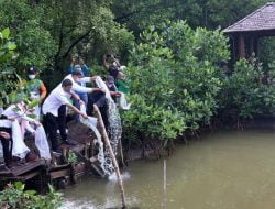 Dalam Rangka Peringati Hari Air Sedunia, Pemkot Surabaya Lakukan Penanaman dan Tebar Benih Ikan
