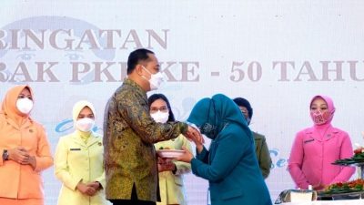 Wali Kota Eri saat Peringatan HUT PKK Surabaya