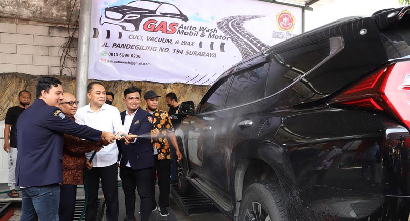 Dukung Peran Karang Taruna Surabaya Bangun Lapangan Kerja, Wali Kota Eri Resmikan GAS Autowash