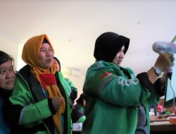 Langsung Praktek, Pemkot Surabaya Beri Pelatihan Sablon hingga Jahit Bagi Driver Ojol Perempuan