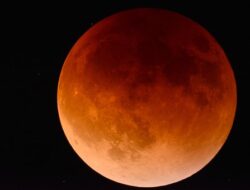 Panduan Sholat Gerhana Bulan: Niat,Tata Cara dan Surat yang Dibaca