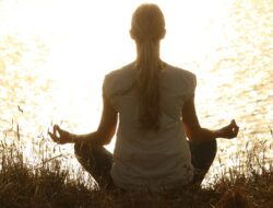 Manfaat dan Teknik Meditasi Paling Mudah dan Efektif bagi Pemula