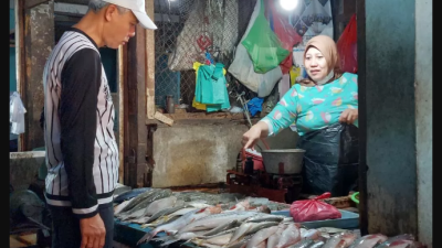 Ganjar Pranowo Berinteraksi dengan Pedagang Pasar di Surabaya: Keluhan dan Doa Muncul
