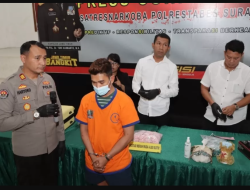 Ribuan Pil Ekstasi Ditemukan dalam Penggerebekan Rumah Bandar Narkoba Surabaya