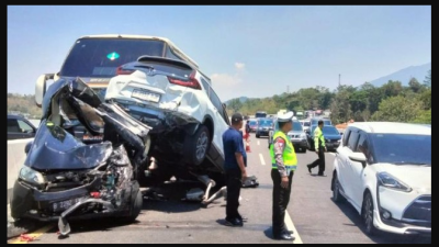 Kecelakaan Beruntun di Tol Semarang-Solo, Mobil-Mobil Ringsek Bertumpuk