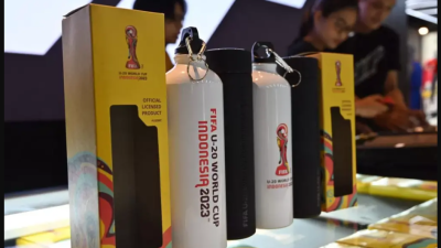 Antusiasme Tinggi, Official Merchandise Piala Dunia U-17 Ludes Terjual di Surabaya