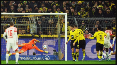 Borussia Dortmund vs RB Leipzig: Die Borussen Tertunduk, Hummels Terkena Kartu Merah