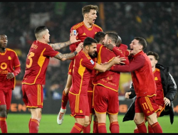 AS Roma Menang 2-0, Napoli Terkena Dua Kartu Merah di Olimpico